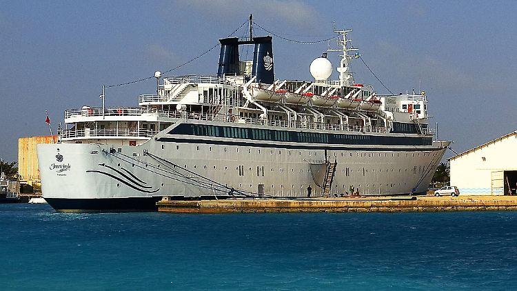 Die "Freewinds" 2012 vor Aruba.