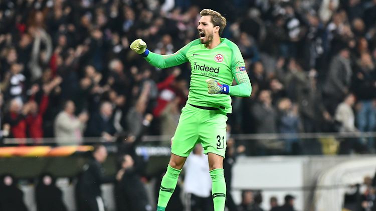 Kevin Trapp sicherte Eintracht Frankfurt mit starken Paraden das Unentschieden - vorher durfte der Torwart sogar die Führung des Fußball-Bundesligisten bejubeln.
