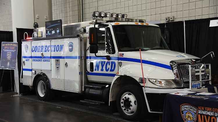 Natürlich befinden sich auch größere Fahrzeuge für den Noteinsatz im Bestand des NYPD.