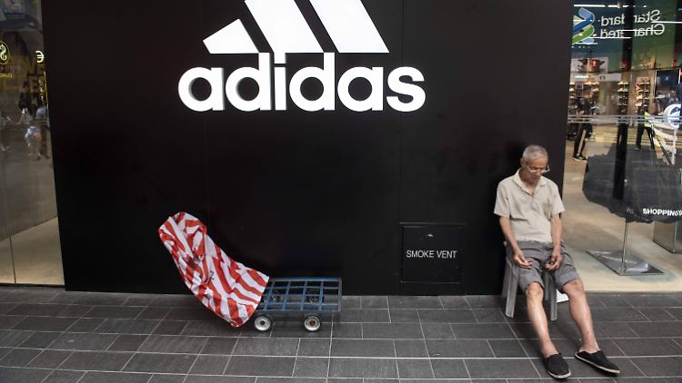 Adidas rechnet mit einer weiteren Umsatzbelebung im zweiten Halbjahr.