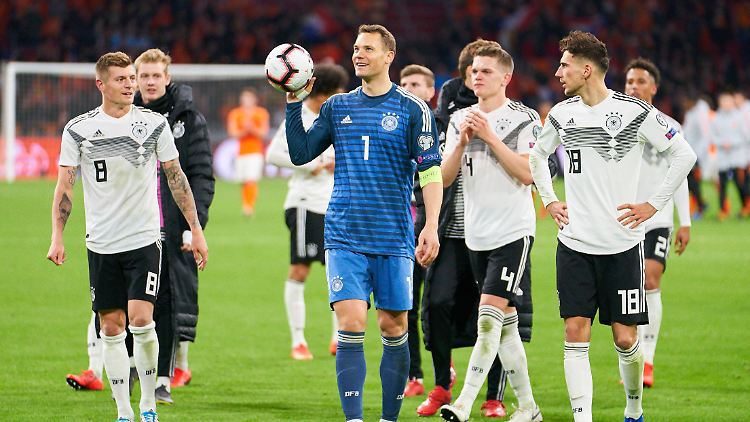 Torwart Manuel Neuer verhandelte die Prämien für eine erfolgreiche EM-Qualifikation. 