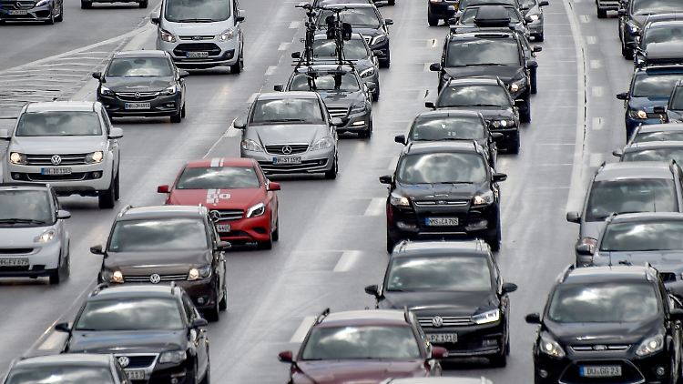 Insgesamt 311.000 Fahrzeuge kamen im April neu auf die Straße.