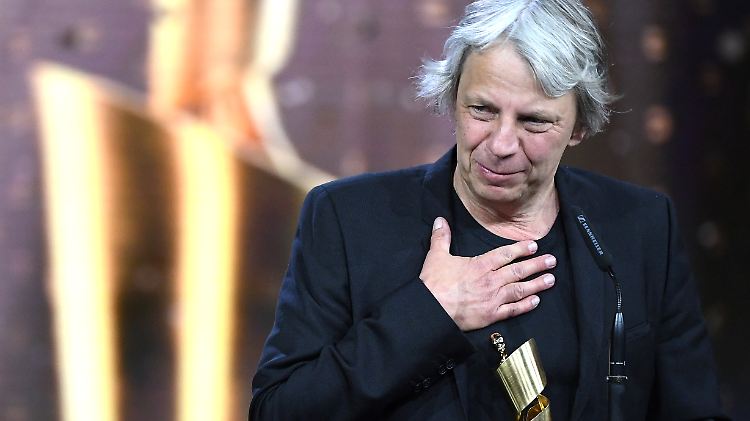 "Gundermann"-Regisseur Dresen war sichtlich bewegt, als er die Auszeichnung erhielt.