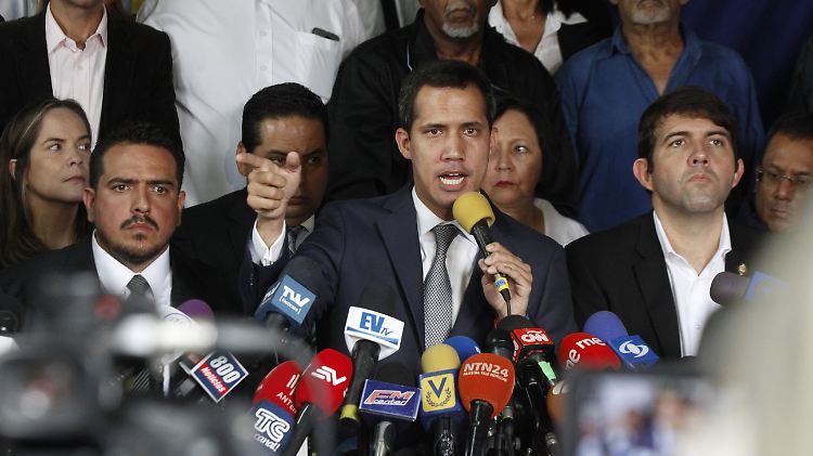 "Es gibt Unzufriedenheit im Militär", sagte Guaidó Journalisten.