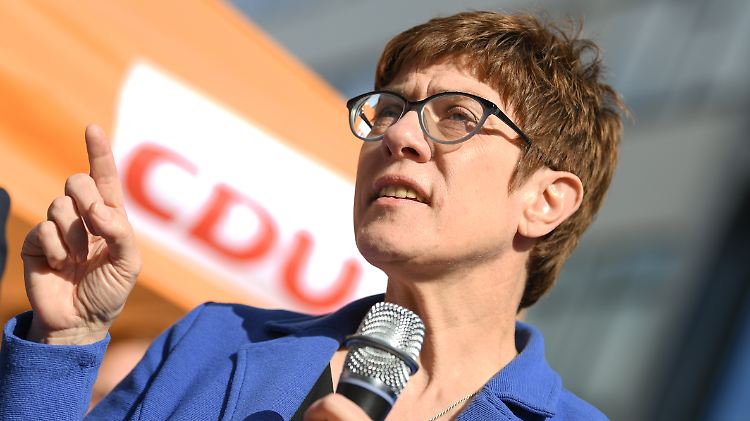 Annegret Kramp-Karrenbauer legt sich für die anstehenden Wahlen ins Zeug.