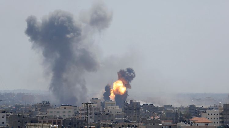 Mehrere Menschen sterben bei den Luftschlägen der Israelis.