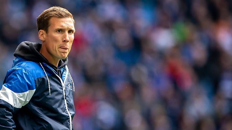 Hannes Wolf versucht alles, um den Hamburger SV wieder in die Spur bringen, bislang gelingt das aber nicht.