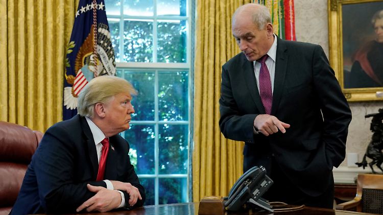 John Kelly (rechts) war ab Januar 2017 Minister für Innere Sicherheit und dann zwischen Juli 2017 und Januar 2019 Stabschef des Weißen Hauses.