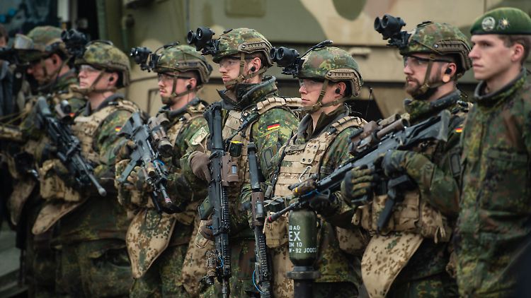 Die CSU will auch das Ansehen der Bundeswehr in der Gesellschaft wieder verbessern.