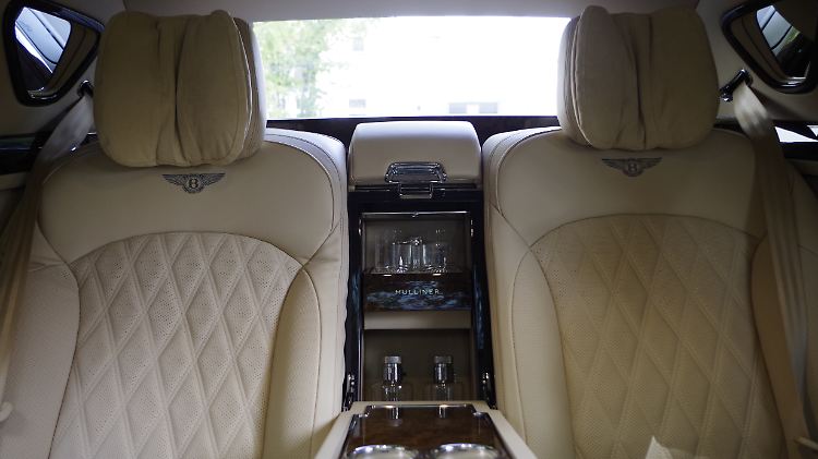 Wer sich in der zweiten Reihe des Bentley Mulsanne EWB nicht wohlfühlt, dem ist kaum noch zu helfen.