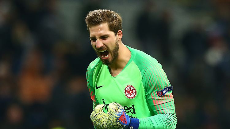Wenn Eintracht-Torwart Trapp am Spielende gegen Chelsea wieder so jubelt, geht die Europa-League-Reise für Frankfurt weiter - ins Finale nach Baku.