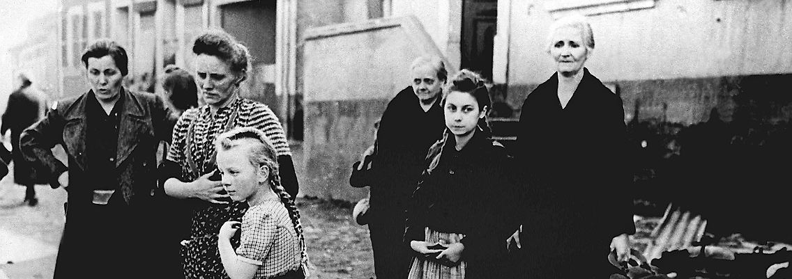 Gebhardt geht von etwa 900.000 Vergewaltigungsopfern am Ende des Krieges auch, meist Frauen, aber auch Männer und Kinder.