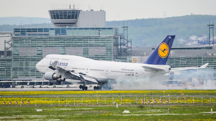 Die Bordverpflegung reicht von japanisch bis halal. Das sei zu teuer, findet die Lufthansa.