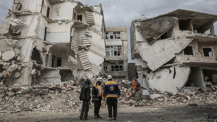 Es gibt kaum einen Weg raus aus dem Krisengebiet in Idlib. Die türkische Grenze bleibt für die Kriegsflüchtlinge geschlossen. 