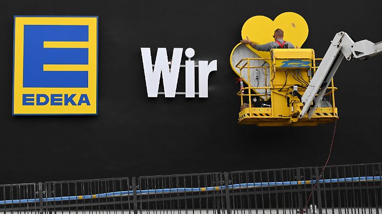 Die Supermarktkette Edeka sieht sich momentan massiver Kritik ausgesetzt.