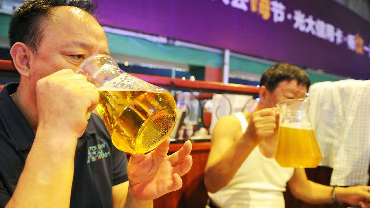 Bierfestival in China: In asiatischen Ländern wie China, Vietnam und Indien ist der Alkoholkonsum am deutlichsten gestiegen.
