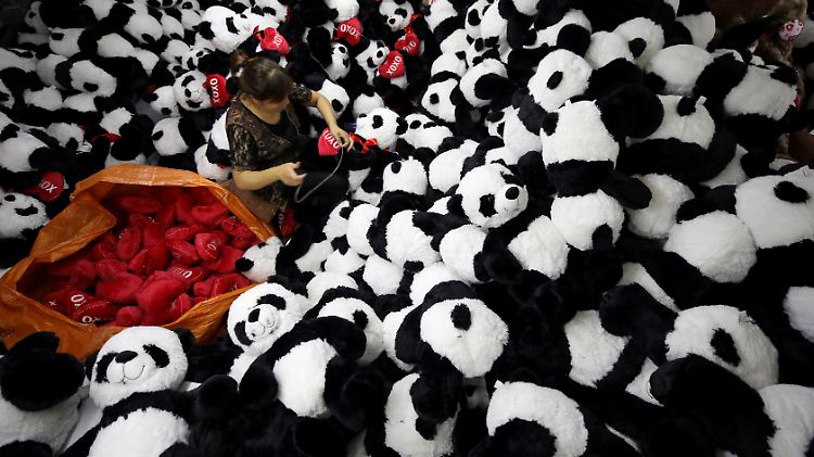 Spielzeug-Pandas, die in die USA und nach Europa exportiert werden sollen.