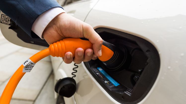 Die Autobranche steckt Milliarden in die E-Mobilität.