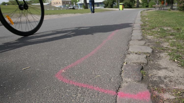 Drogendealer im Görlitzer Park sollen nur noch an rosa-farbigen Markierungen handeln.