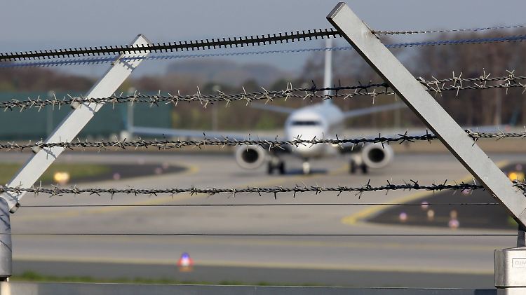 Auf einem Abschiebeflug nach Kabul soll es im August zu einem schweren Fall von Polizeigewalt gekommen sein.