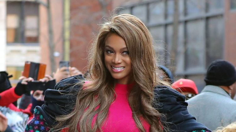 Tyra Banks wurde bereits mit 17 Jahren von der Modelagentur Elle entdeckt.