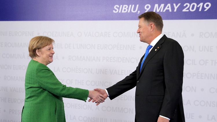 Kanzlerin Merkel kommt zu einer Stippvisite bei Rumäniens Präsident Klaus Johannis vorbei.
