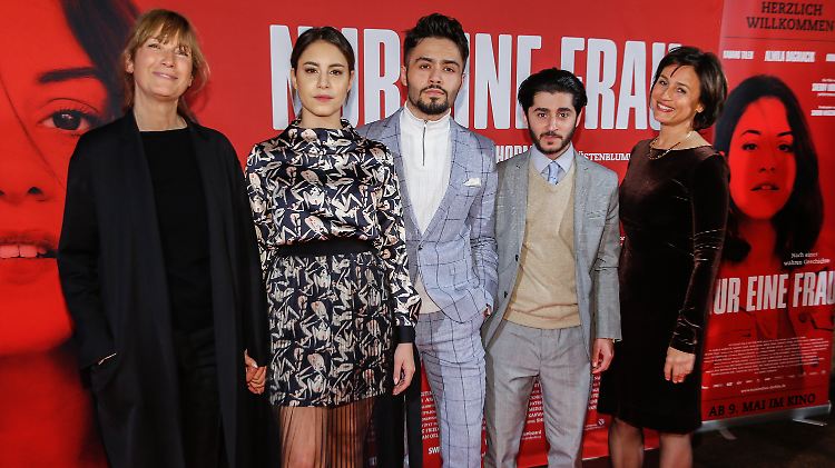 Sherry Hormann, Almila Bagriacik, Aram Arami, Rauand Taleb und Sandra Maischberger (v.l.) bei der Premiere im Berliner Kino International.