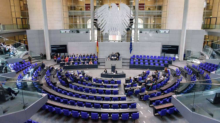 Die Diäten der aktuell 709 Bundestagsabgeordneten steigen.