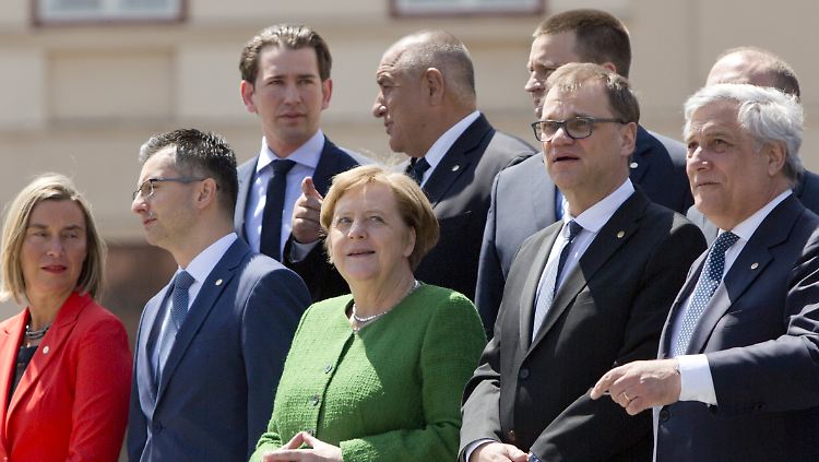 Die Staats- und Regierungschefs der EU wollen in Zukunft "vereint durch dick und dünn gehen".