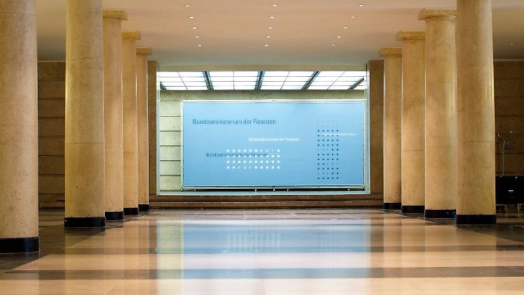 Der Hauptsitz des Bundesministeriums der Finanzen ist das Detlev-Rohwedder-Haus in Berlin. 