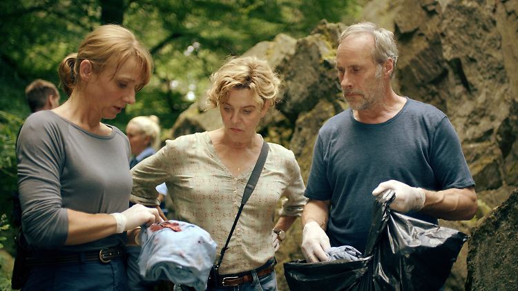 "Tatort"-Team Frankfurt mit Leichenteilen: Constanze Lauritzen (Christina Große, Anna Janneke (Margarita Broich) und Paul Brix (Wolfram Koch) in "Das Monster von Kassel".