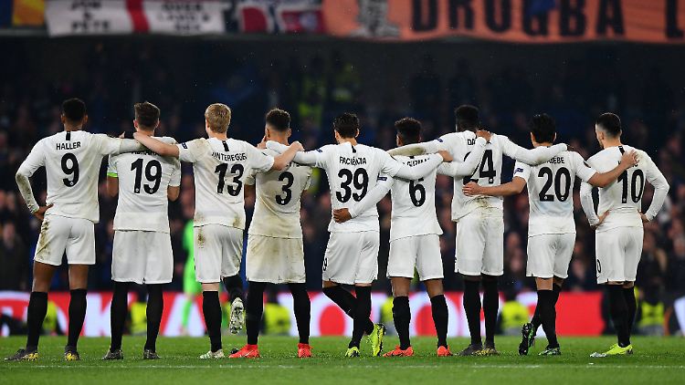 Vier englische Teams in den europäischen Fußball-Finals: Auch das "wunderbare Eintracht-Frankfurt-Team" (The Telegraph) konnte am Ende nicht in die Phalanx der Premier-League-Klubs einbrechen.
