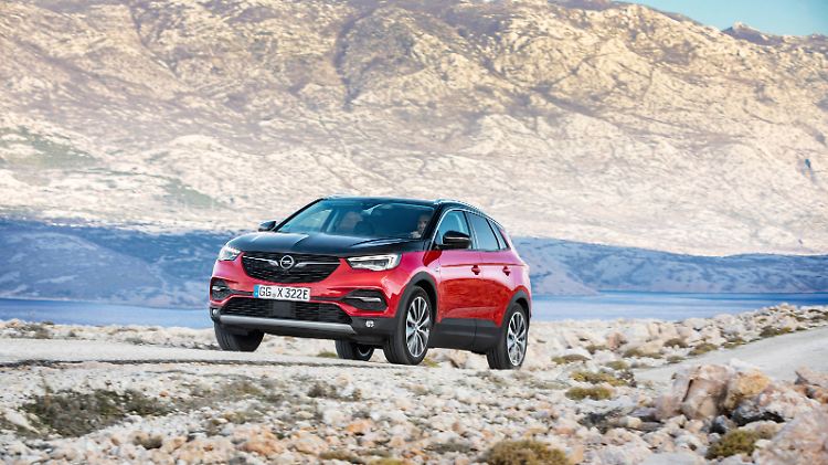 Mit dem Grandland X Hybrid4 startet Opel in die Elektrifizierung seiner Baureihen bis 2024.