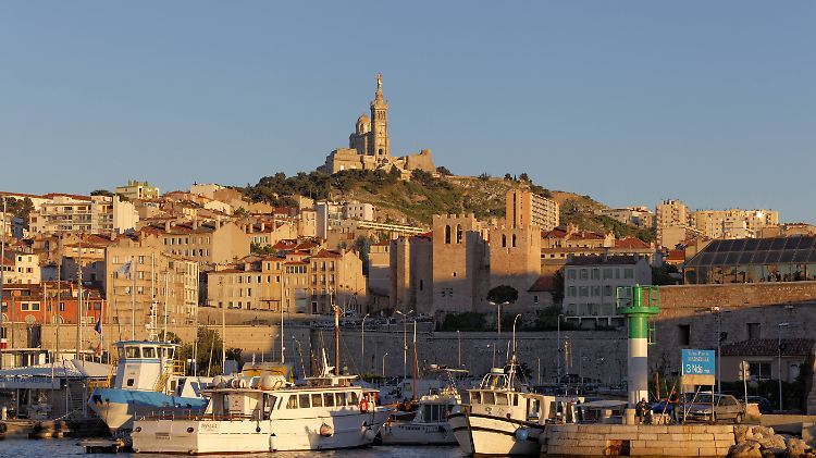 Alexander Oetker schickt seine Hauptfiguren ins südfranzösische Marseille. 