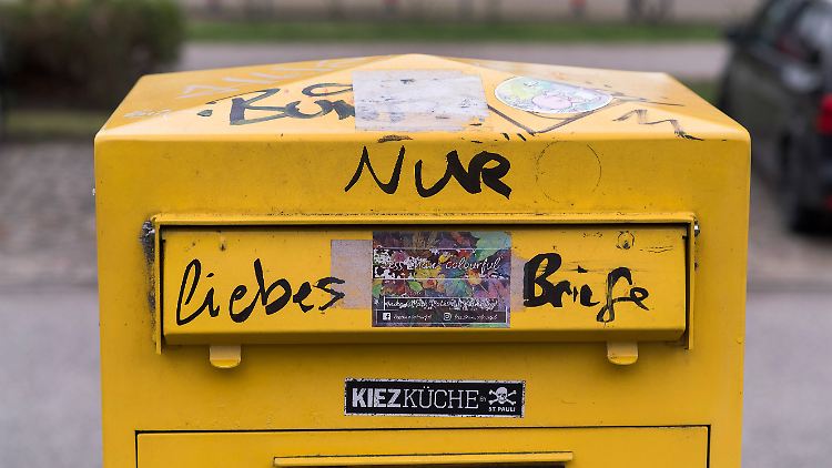 Das Geschäft mit Briefen aller Art in Deutschland soll durch die Portoerhöhung im Sommer beflügelt werden.