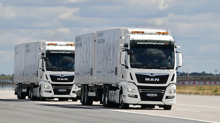 Im vergangenen Jahr wurde das Platooning auch auf der nichtgenutzten Südbahn am Flughafen Schönefeld ausprobiert.