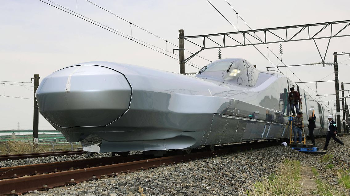 Wenn der Alfa-X in vorraussichtlich elf Jahren auf Reisen geht, soll auch die Shinkansen-Strecke von Tokio bis Sapporo fertiggestellt sein. Dann wird sich die Reisezeit zwischen den beiden Städten auf viereinhalb Stunden reduzieren.