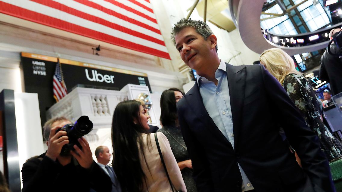 Uber-Chef und Mitgründer Travis Kalanick schlendert sichtlich zufrieden übers dem New Yorker Parkett.