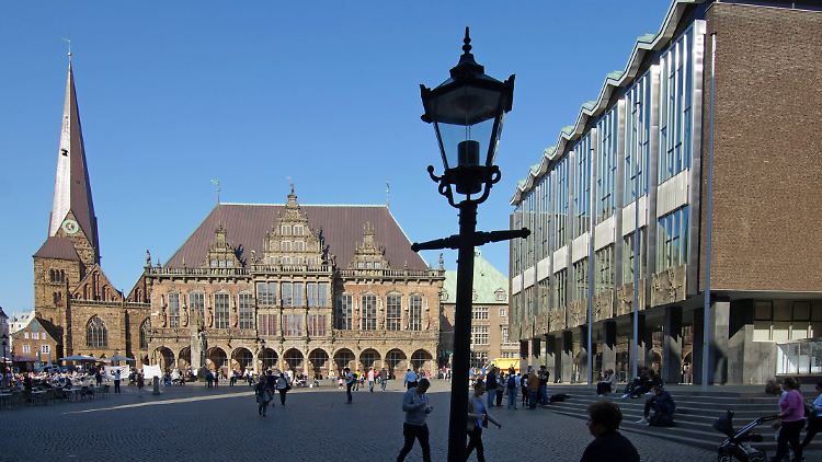 Die SPD muss um den Chefposten im Rathaus (l.) und die Mehrheit in der Bürgerschaft (r.) bangen.