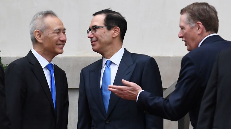 Chinas Chefunterhändler Liu He (l.) mit US-Finanzminister Steven Mnuchin (Mitte) und dem US-Handelsbeauftragten Robert Lighthizer.