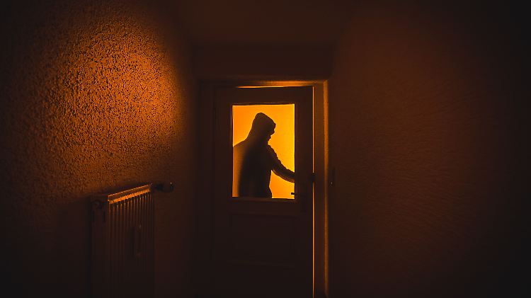 Die Zahl der Wohnungseinbrüche geht zwar zurück, die Aufklärungsquote ist jedoch niedrig.