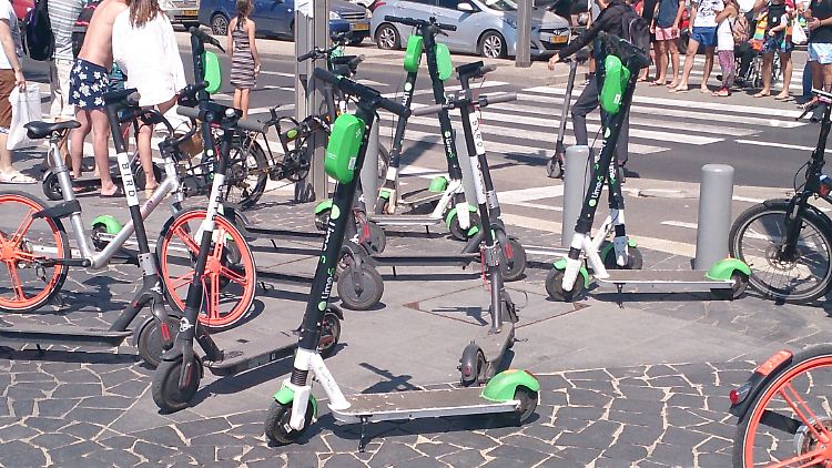 E-Scooter-Artikel gehören in Tel Aviv zum Stadtbild.