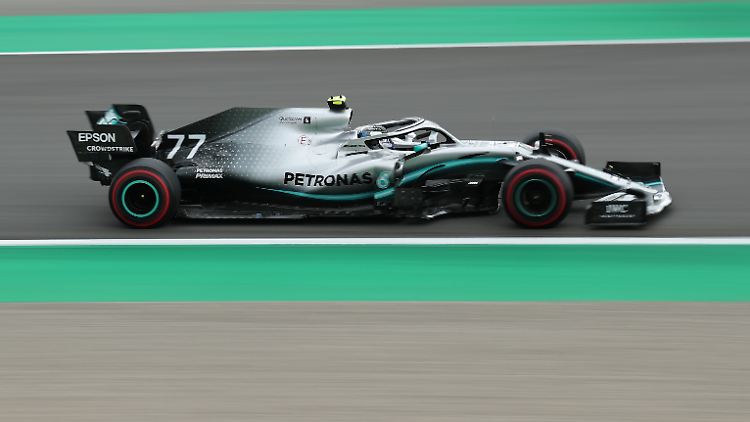 Weiter sehr schnell unterwegs: Valtteri Bottas sichert sich die Pole in Barcelona.