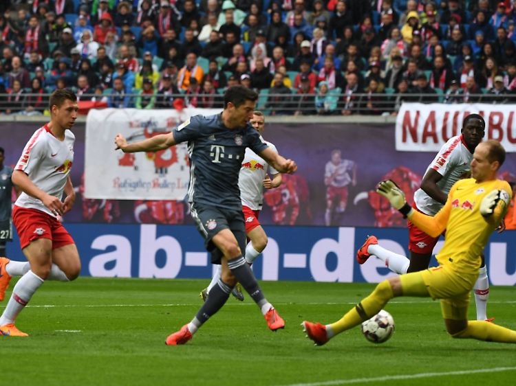 Gestern noch angeschlagen, heute bisher torlos: Robert Lewandowski konnte den FC Bayern noch nicht in Richtung Meisterschaft netzen.
