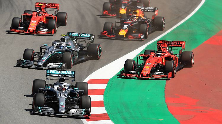 Am Start sah es kurzzeitig so aus, als könnte Ferrari mit den Mercedes mithalten.
