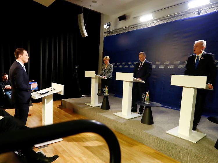 Ingrida Simonyte, Saulius Skvernelis und Gitanas Nauseda am 8. April bei einer Wahlkampfveranstaltung.
