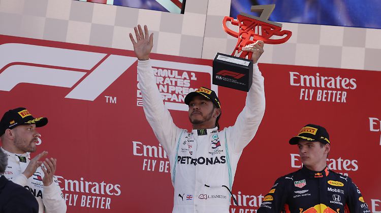 Lewis Hamilton lässt sich nach dem Rennen am Sonntag feiern.