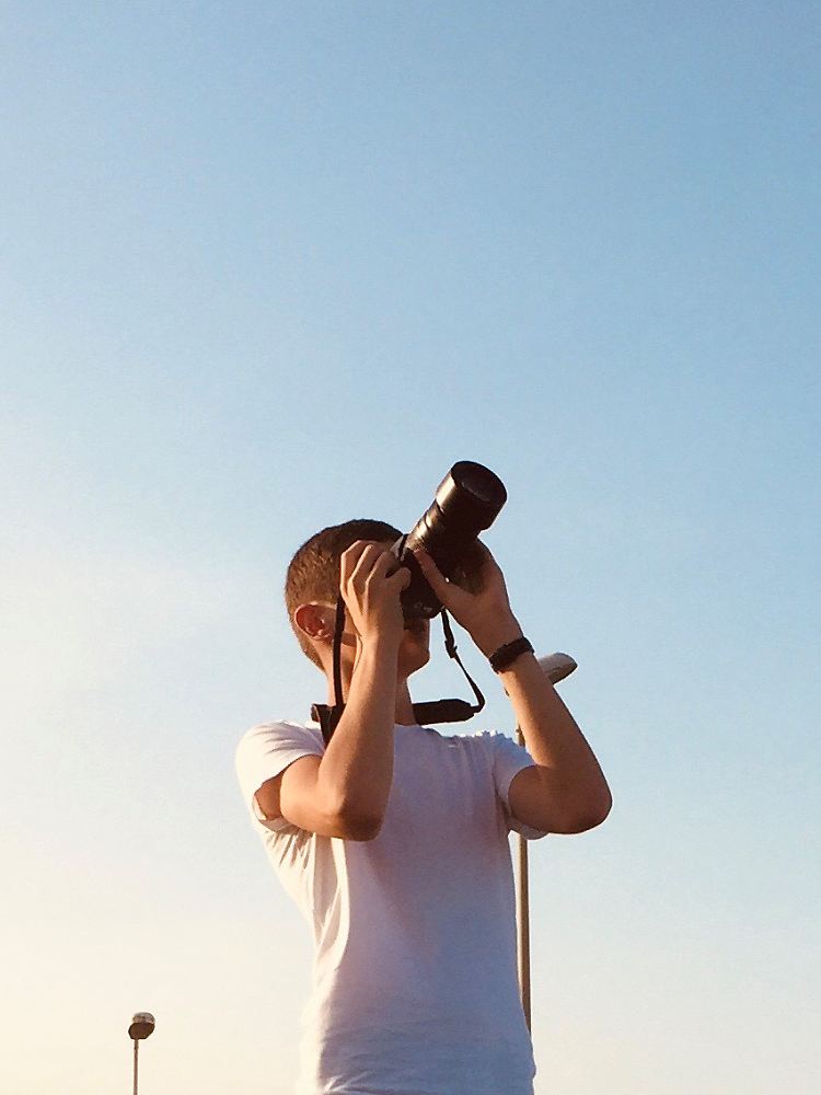 Maximilian Bolte Alvarez ist Planespotter aus Leidenschaft. Für sein Hobby steht er oft stundenlang am Flughafen.