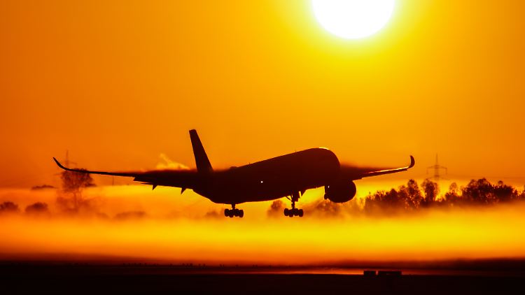 Planespotter warten lange, um das perfekte Bild einzufangen.