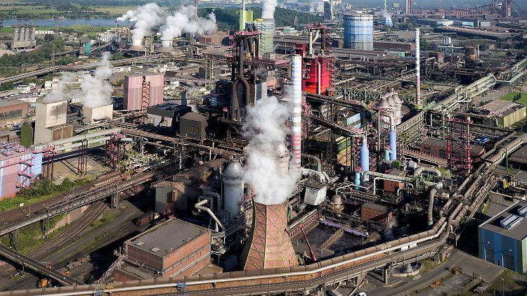 Hochöfen von Thyssenkrupp im Duisburger Stadtteil Bruckhausen.
